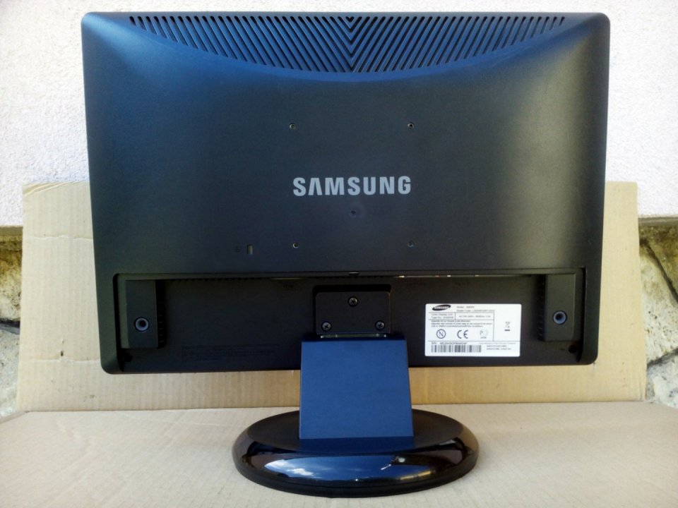 Монитор samsung syncmaster 206bw не включается