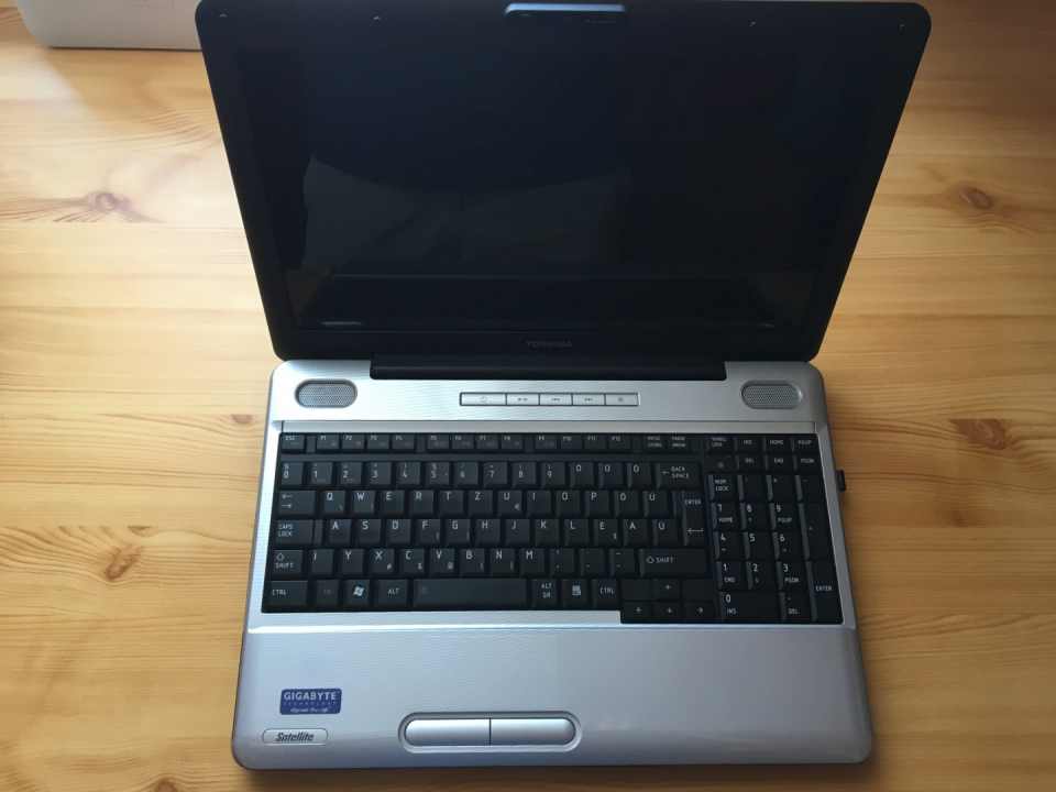 Toshiba satellite l500 eladó