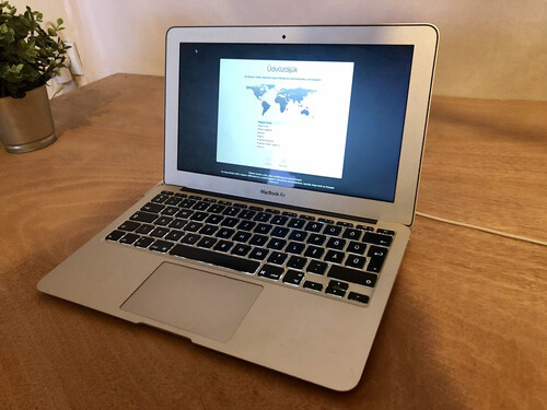 macbook 11 inch 2011