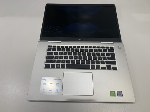 Laptop féláron